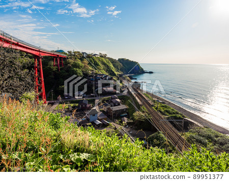 Beautiful view of the Sea of Japan in early summer: A beautiful unmanned station with a view very close to the sea Beautiful view of the Sea of Japan in early summer: A beautiful unmanned station with a view very close to the sea 89951377