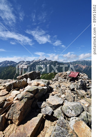 Superb view of Mt. Otensho, Mt. Yarigatake, a large panorama of the Northern Alps 89951602