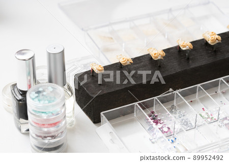 Nail tip production Nail tip production 89952492