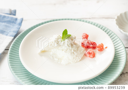 排出酸奶 89953239