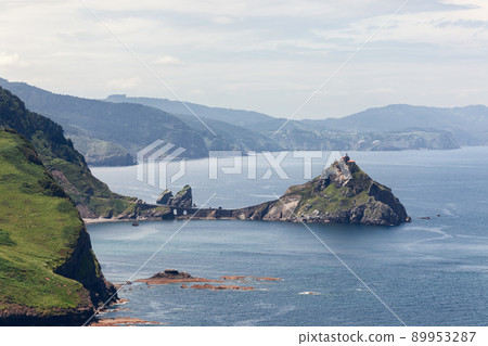 Protected biotop magical island of San Juan de Gaztelugatxe 89953287