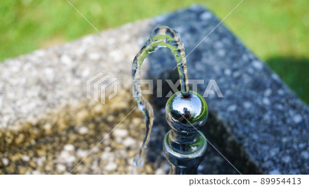 Park drinking fountain 89954413