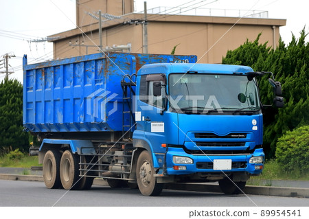 Image of industrial waste collection and transportation vehicle 89954541