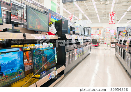 在家用電子產品零售店購物 89954838