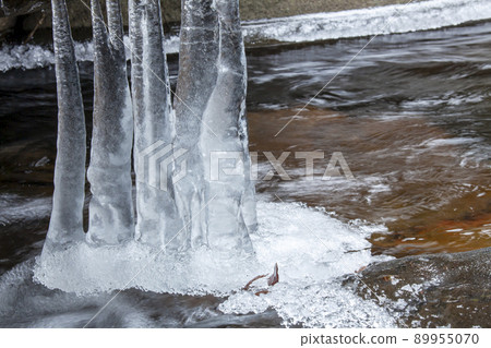 嚴寒瀑布和谷川風景-4 嚴寒瀑布和谷川風景-4 89955070