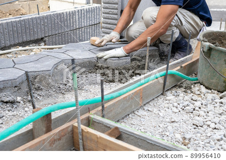 The approach part is being constructed in the exterior construction of a newly built single-family house 89956410