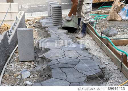 The approach part is being constructed in the exterior construction of a newly built single-family house The approach part is being constructed in the exterior construction of a newly built single-family house 89956413