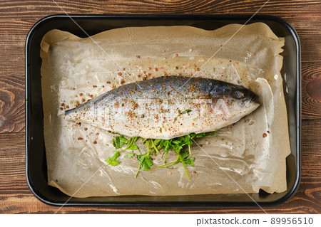 Fresh sea yellow tailed lacedra in baking tray 89956510