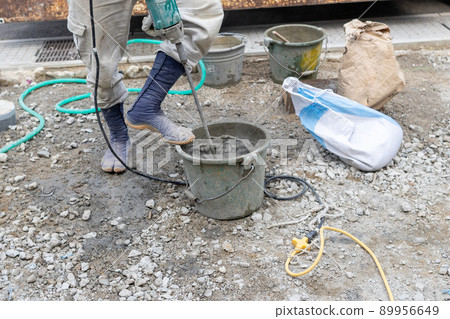 引道部分正在新建獨棟住宅的外部施工中 89956649