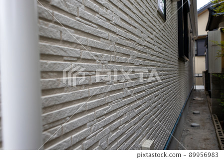 新建獨戶住宅的外牆 89956983