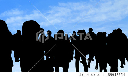 許多人站在藍天 89957254