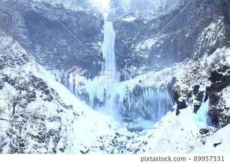 [栃木縣]華嚴瀑布寒冷（結冰） 89957331