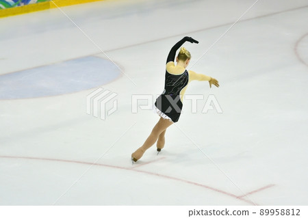 Girl figure skating 89958812