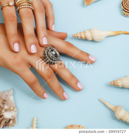 beautiful woman hands with pink manicure holding plate with pearls and sea shells, luxury jewelry concept close up beautiful woman hands with pink manicure holding plate with pearls and sea shells, luxury jewelry concept close up 89959727