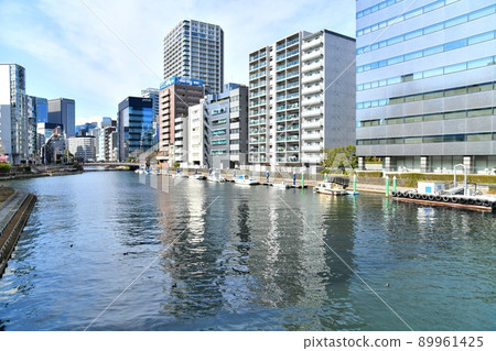 Looking toward Takahashi from Minamitakabashi / Kamejima River (Chuo-ku, Tokyo) [2022.3] 89961425