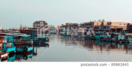 Dragon boat by the fishing port 89961641