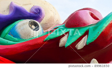 Dragon boat by the fishing port 89961650
