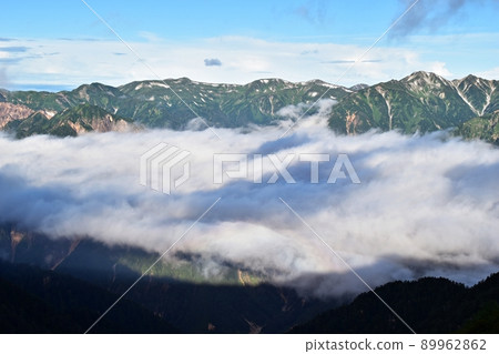 雲海中的北阿爾卑斯山脈 雲海中的北阿爾卑斯山脈 89962862
