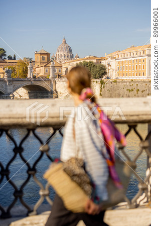 Woman enjoying beautiful landscape of Rome ciity and Vatican 89966001