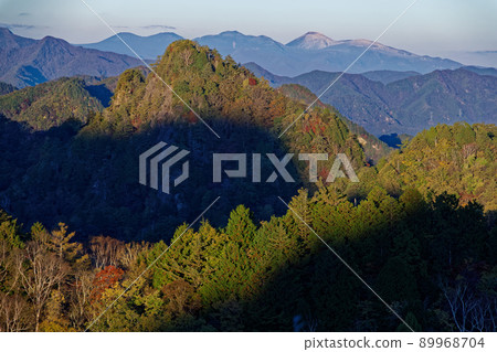 Mt. Tateshina seen from Mt. Ryokami and Hatchoone in the morning 89968704