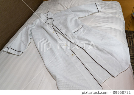 Expand hotel gowns in business hotel bedrooms Expand hotel gowns in business hotel bedrooms 89968751