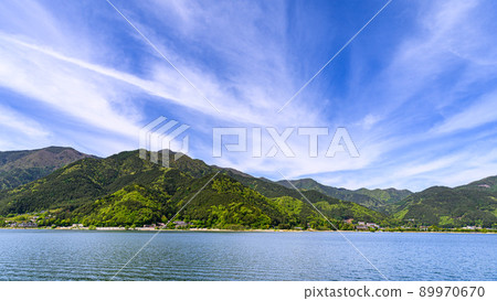 (Yamanashi Prefecture) A view of the mountains of Misaka and early summer from Yagizaki Park (Yamanashi Prefecture) A view of the mountains of Misaka and early summer from Yagizaki Park 89970670