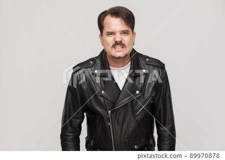 Anger and dangerous man roar at camera. Wild, aggressive concept. Studio shot, isolated on gray wall 89970878