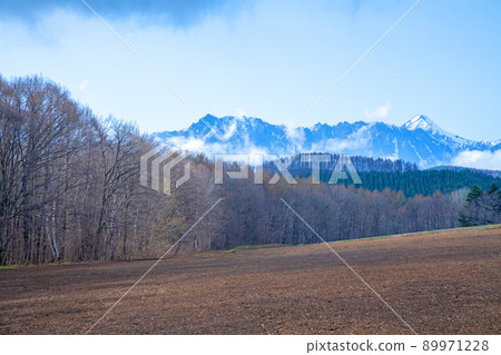 Togakushi mountain range View from Togakushi Observatory Garden Early spring scenery Togakushi mountain range View from Togakushi Observatory Garden Early spring scenery 89971228