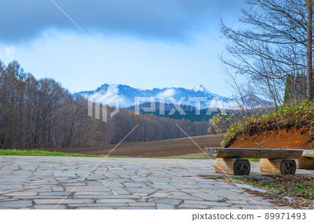Togakushi mountain range View from Togakushi Observatory Garden Early spring scenery Togakushi mountain range View from Togakushi Observatory Garden Early spring scenery 89971493