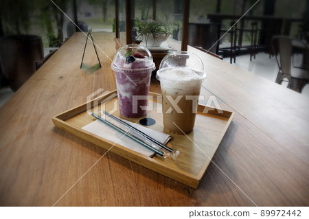 Two cup of beverages served on the tables in the coffee shop. 89972442
