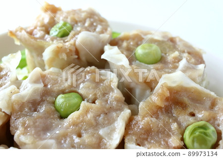 Shumai shumai with green peas Shumai shumai with green peas 89973134