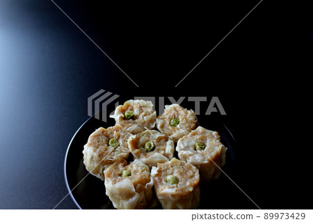Shumai shumai with green peas 89973429