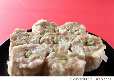 Shumai shumai with green peas 89973564