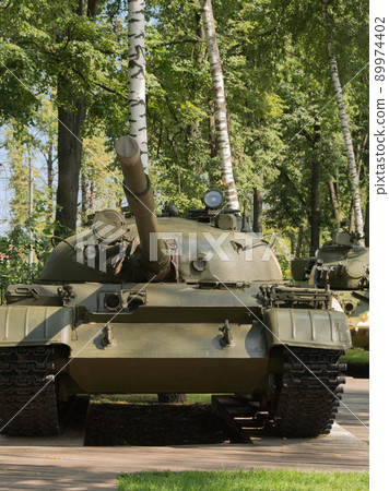 Soviet T-62 tank (front) 89974402