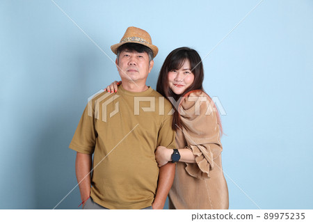 Happy Asian Family 89975235