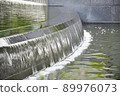 公園裡的噴泉流水的形象 89976073