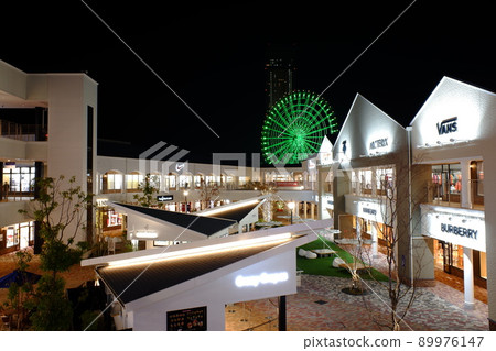 臨空鎮奧特萊斯黃昏和摩天輪 89976147