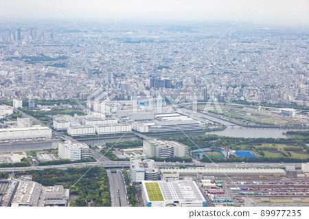 Tokyo aerial view, from the bay area to the city center 89977235