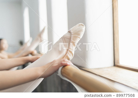 芭蕾舞教室的女孩 89977508