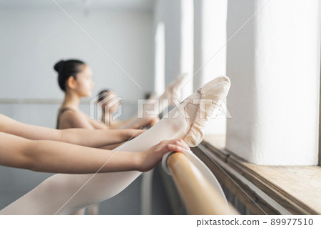 Ballet classroom girl Ballet classroom girl 89977510