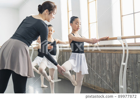 Ballet classroom teachers and students Ballet classroom teachers and students 89977872