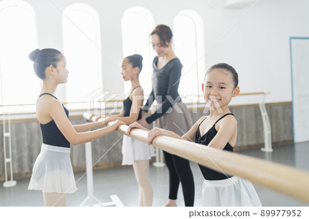 Ballet classroom teachers and students Ballet classroom teachers and students 89977952