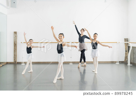 Ballet classroom teachers and students Ballet classroom teachers and students 89978245
