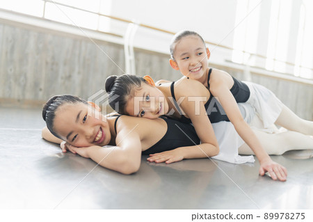 Ballet classroom girl Ballet classroom girl 89978275