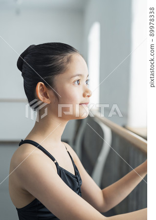 芭蕾舞教室的女孩 芭蕾舞教室的女孩 89978338