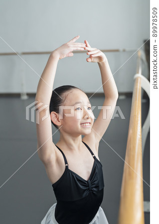 芭蕾舞教室的女孩 89978509