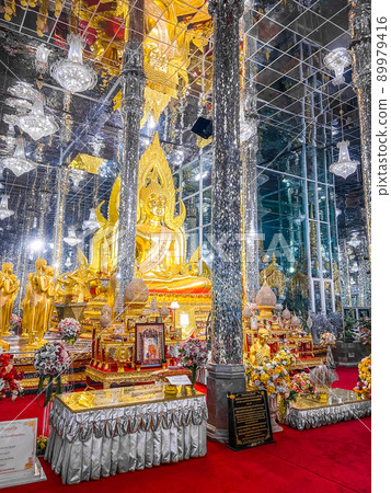 Wat Chantaram and Wat Tha Sung temple, Crystal Sanctuary 100 m long, in Uthai Thani, Thailand 89979416