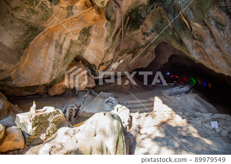 Tham Pha Nang Khoi cave in Phraeprovince, Thailand Tham Pha Nang Khoi cave in Phraeprovince, Thailand 89979549