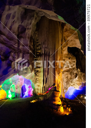 Tham Pha Nang Khoi cave in Phraeprovince, Thailand Tham Pha Nang Khoi cave in Phraeprovince, Thailand 89979721