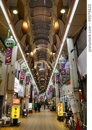 Scenery of the shopping street in Osaka city 89979828